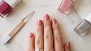 22 Practical Short Nail Ideas for Busy Bosses